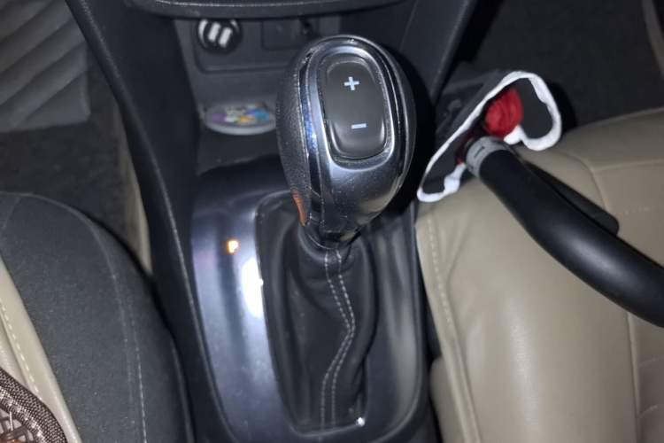 Used Buick Encore 2014 1.4T Automatic Two-Wheel Drive Urban Elite Model Gear Lever
