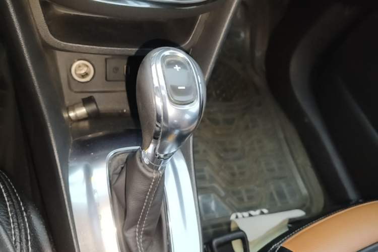 Used Buick Encore 2014 1.4T Automatic Two-Wheel Drive Urban Elite Model Gear Lever