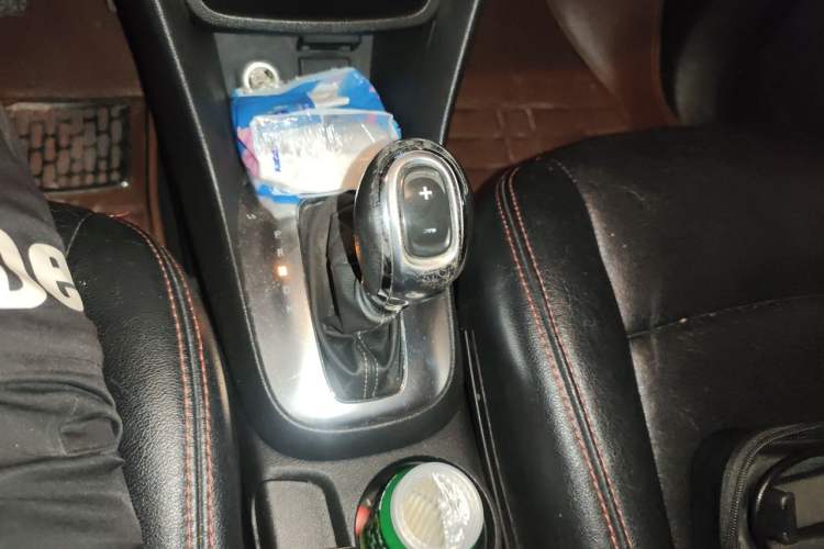 Used Buick Encore 2014 1.4T Automatic Two-Wheel Drive Urban Elite Model Gear Lever