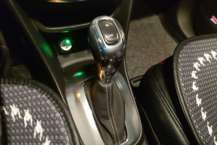 Used Buick Encore 2014 1.4T Automatic Two-Wheel Drive Urban Elite Model Gear Lever