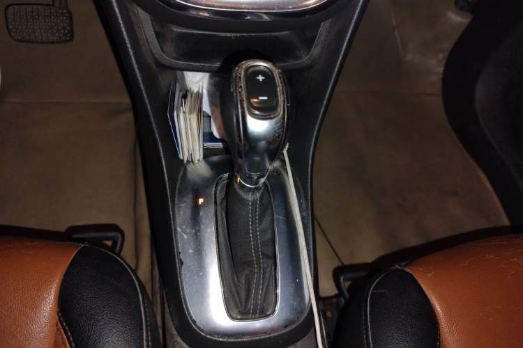 Used Buick Encore 2014 1.4T Automatic Two-Wheel Drive Urban Elite Model Gear Lever