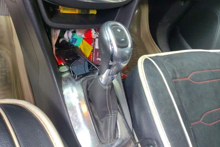Used Buick Encore 2014 1.4T Automatic Two-Wheel Drive Urban Elite Model Gear Lever