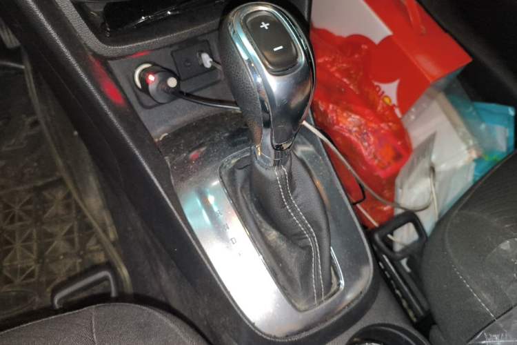 Used Buick Encore 2014 1.4T Automatic Two-Wheel Drive Urban Elite Model Gear Lever