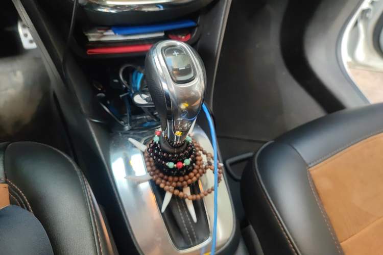 Used Buick Encore 2014 1.4T Automatic All-Wheel-Drive Flagship Edition Gear Lever