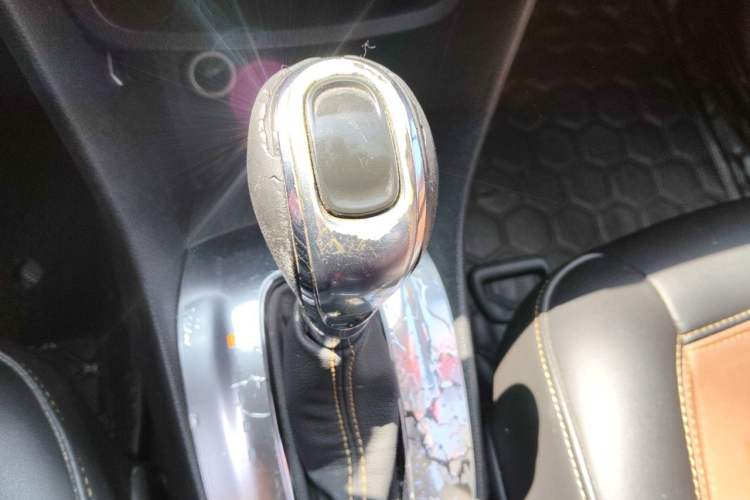 Used Buick Encore 2014 1.4T Automatic All-Wheel-Drive Flagship Edition Gear Lever