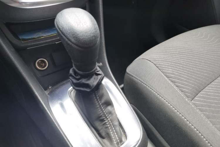 Used Buick Encore 2014 1.4T Automatic Two-Wheel Drive Urban Elite Model Gear Lever