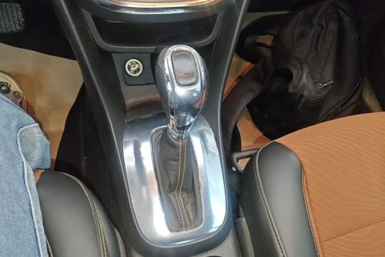 Used Buick Encore 2014 1.4T Automatic Two-Wheel Drive Urban Leading Model Gear Lever