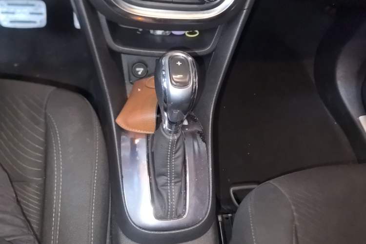 Used Buick Encore 2014 1.4T Automatic Two-Wheel Drive Urban Elite Model Gear Lever