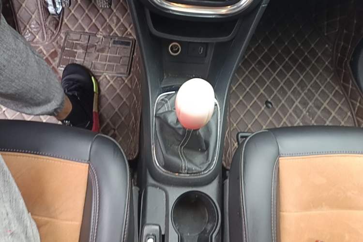 Used Buick Encore 2014 1.4T Manual Two-Wheel Drive Urban Sport Model Gear Lever