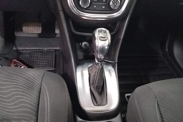Used Buick Encore 2014 1.4T Automatic Two-Wheel Drive Urban Elite Model Gear Lever