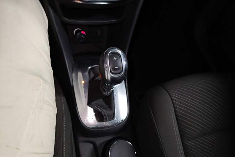Used Buick Encore 2014 1.4T Automatic Two-Wheel Drive Urban Elite Model Gear Lever