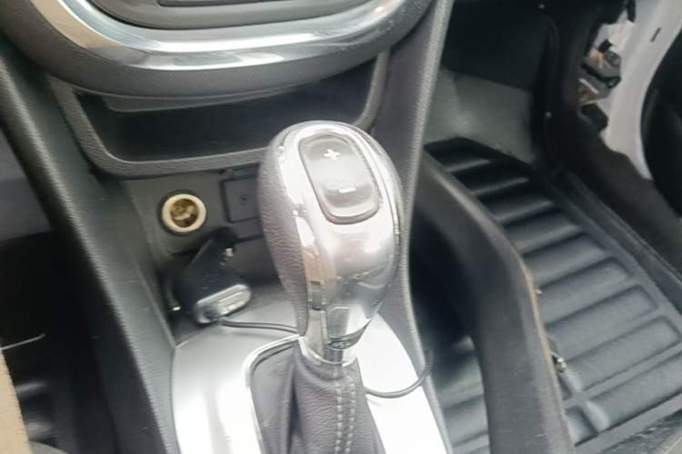 Used Buick Encore 2014 1.4T Automatic Two-Wheel Drive Urban Elite Model Gear Lever