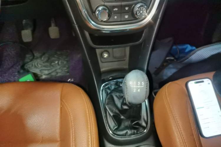 Used Buick Encore 2014 1.4T Manual Two-Wheel Drive Urban Advanced Model Gear Lever