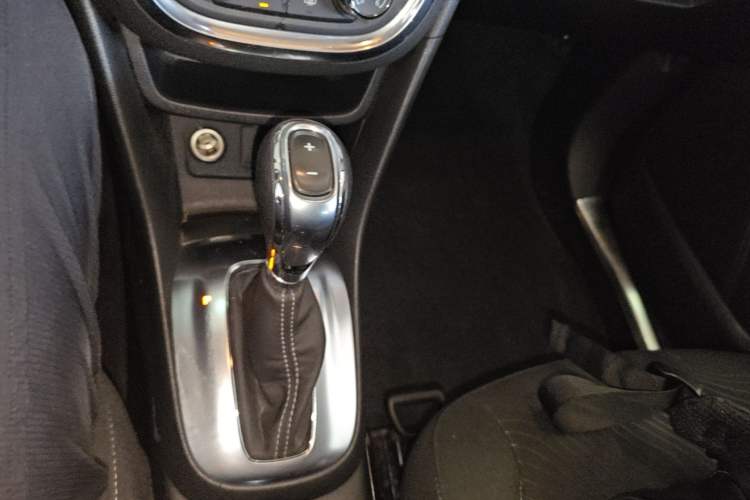Used Buick Encore 2014 1.4T Automatic Two-Wheel Drive Urban Elite Model Gear Lever