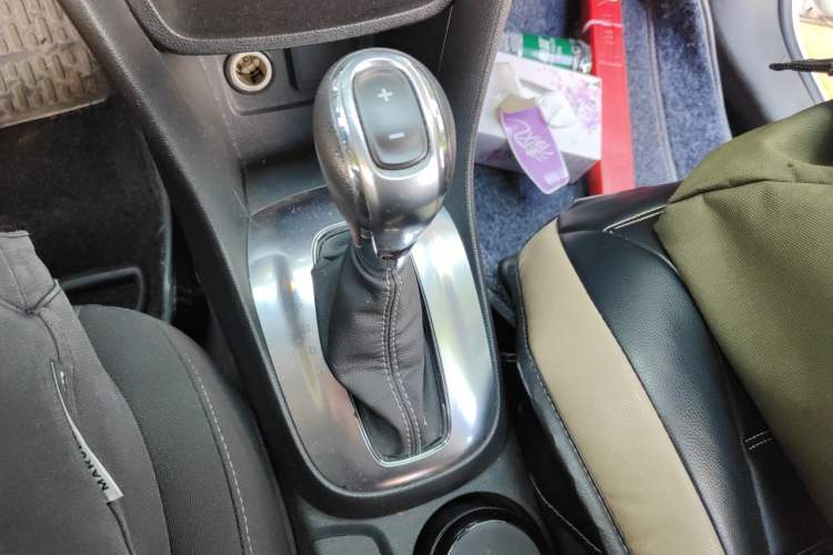 Used Buick Encore 2014 1.4T Automatic Two-Wheel Drive Urban Elite Model Gear Lever