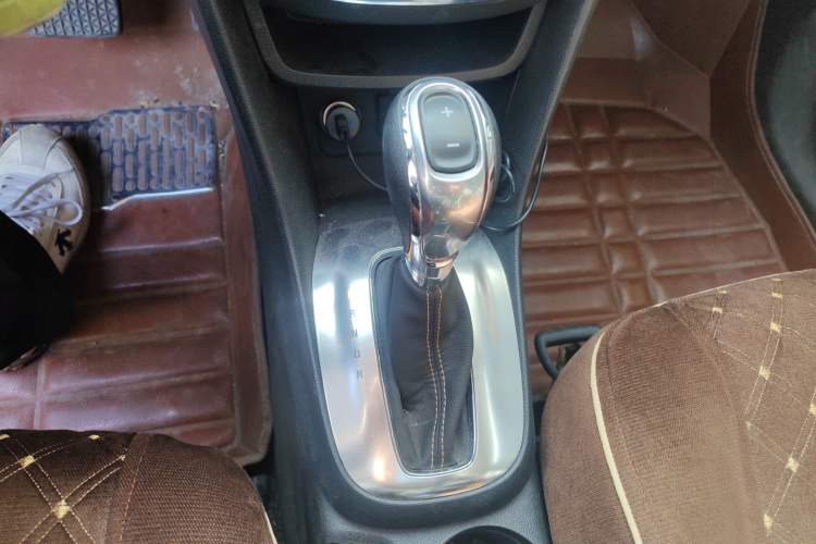 Used Buick Encore 2014 1.4T Automatic All-Wheel-Drive Flagship Edition Gear Lever