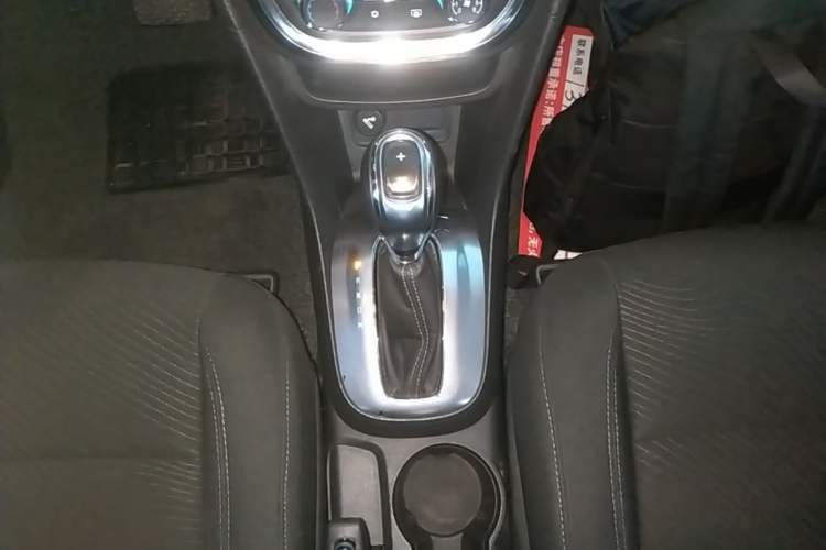 Used Buick Encore 2014 1.4T Automatic Two-Wheel Drive Urban Elite Model Gear Lever