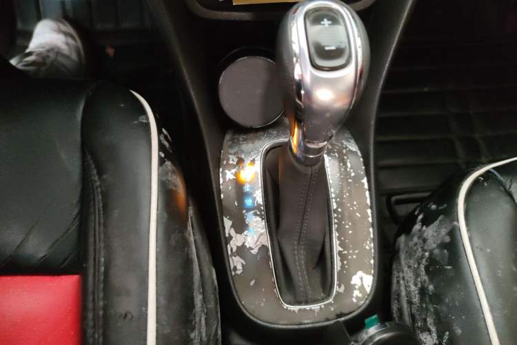 Used Buick Encore 2014 1.4T Automatic All-Wheel-Drive Flagship Edition Gear Lever