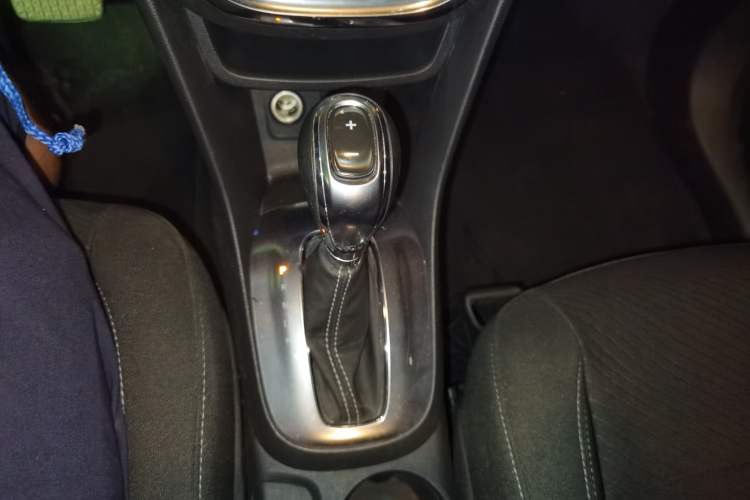 Used Buick Encore 2014 1.4T Automatic Two-Wheel Drive Urban Elite Model Gear Lever