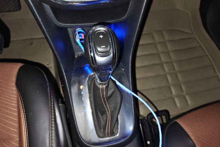 Used Buick Encore 2014 1.4T Automatic Two-Wheel Drive Urban Leading Model Gear Lever