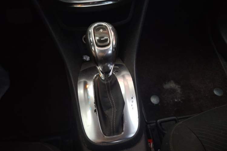 Used Buick Encore 2014 1.4T Automatic Two-Wheel Drive Urban Leading Model Gear Lever
