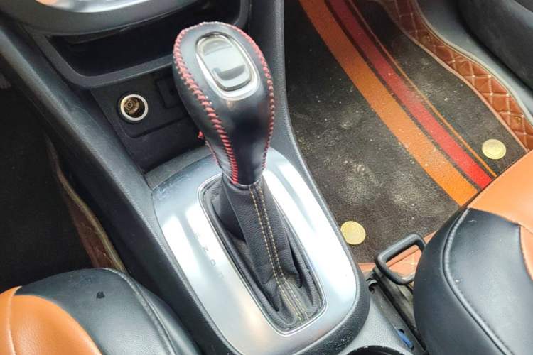 Used Buick Encore 2014 1.4T Automatic Two-Wheel Drive Urban Leading Model Gear Lever