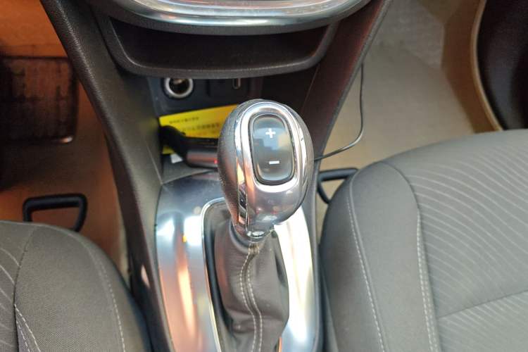Used Buick Encore 2014 1.4T Automatic Two-Wheel Drive Urban Elite Model Gear Lever