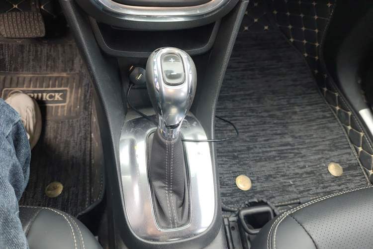 Used Buick Encore 2014 1.4T Automatic Two-Wheel Drive Urban Elite Model Gear Lever