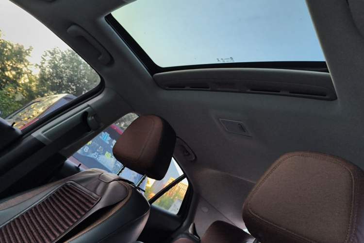 Used Buick Encore 2014 1.4T Automatic All-Wheel-Drive Flagship Edition Headliner