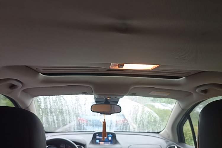 Used Buick Encore 2014 1.4T Manual Two-Wheel Drive Urban Sport Model Headliner