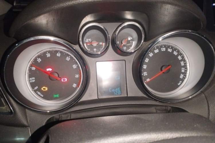 Used Buick Encore 2014 1.4T Automatic Two-Wheel Drive Urban Leading Model Instrument Cluster
