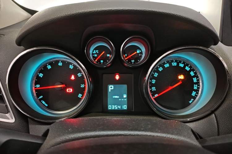 Used Buick Encore 2014 1.4T Automatic Two-Wheel Drive Urban Elite Model Instrument Cluster