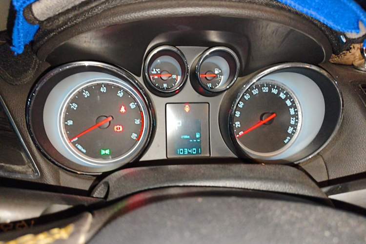 Used Buick Encore 2014 1.4T Automatic Two-Wheel Drive Urban Leading Model Instrument Cluster