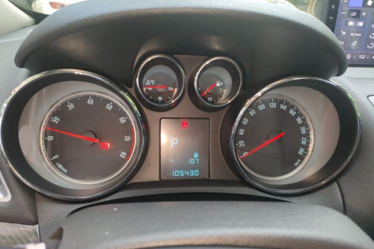Used Buick Encore 2014 1.4T Automatic Two-Wheel Drive Urban Elite Model Instrument Cluster