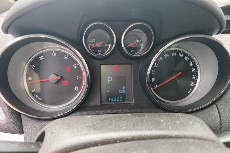 Used Buick Encore 2014 1.4T Automatic Two-Wheel Drive Urban Elite Model Instrument Cluster