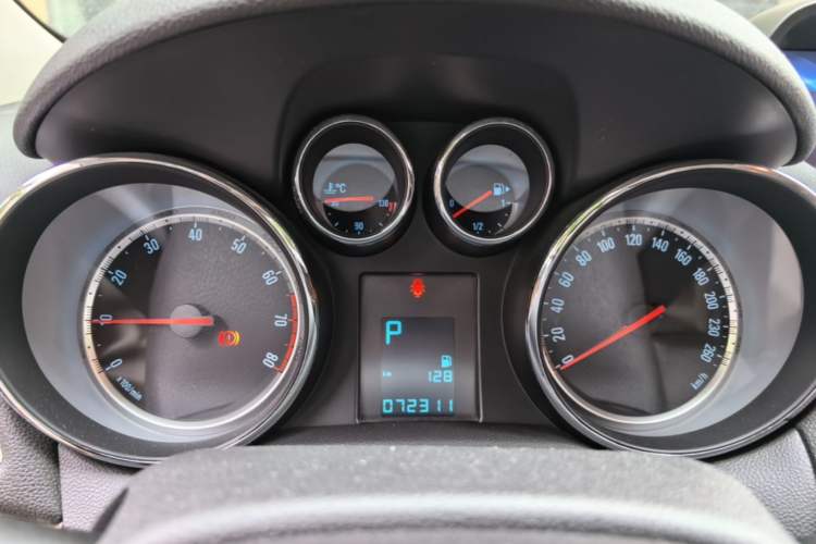 Used Buick Encore 2014 1.4T Automatic Two-Wheel Drive Urban Leading Model Instrument Cluster
