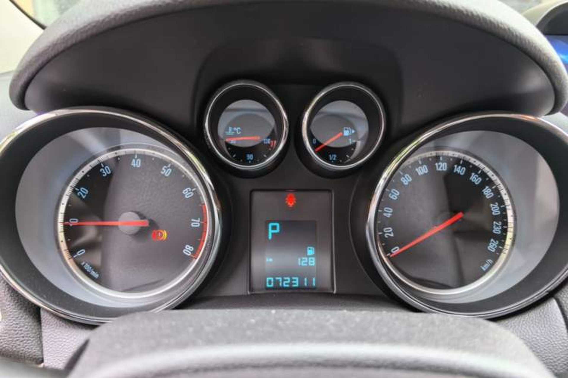 Used Buick Encore 2014 1.4T Automatic Two-Wheel Drive Urban Leading Model Instrument Cluster