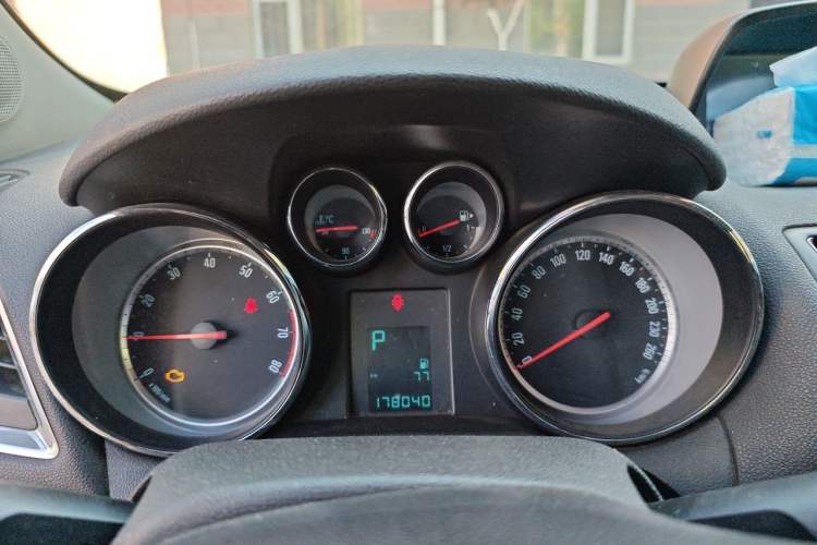 Used Buick Encore 2014 1.4T Automatic Two-Wheel Drive Urban Elite Model Instrument Cluster