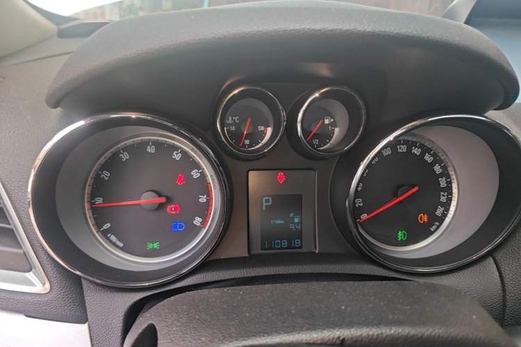 Used Buick Encore 2014 1.4T Automatic Two-Wheel Drive Urban Elite Model Instrument Cluster