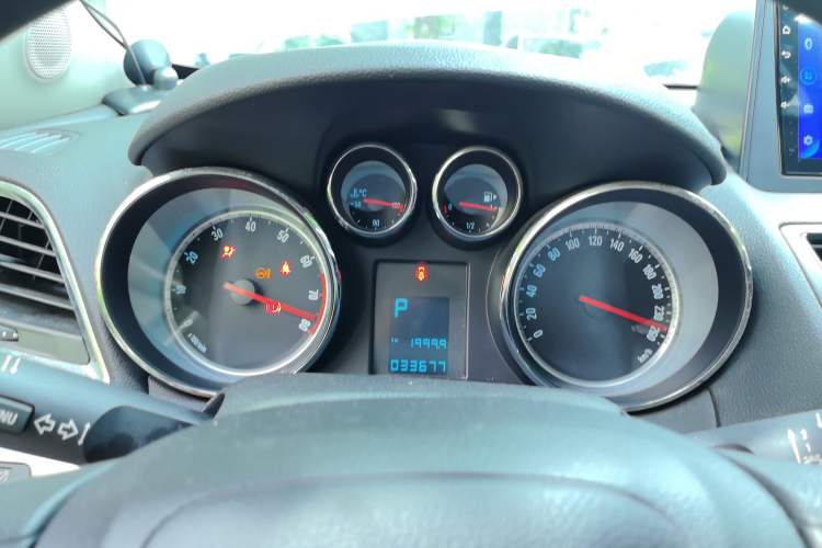 Used Buick Encore 2014 1.4T Automatic Two-Wheel Drive Urban Elite Model Instrument Cluster