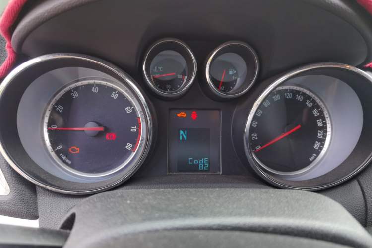 Used Buick Encore 2014 1.4T Automatic Two-Wheel Drive Urban Elite Model Instrument Cluster
