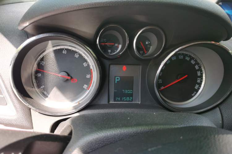 Used Buick Encore 2014 1.4T Automatic Two-Wheel Drive Urban Leading Model Instrument Cluster