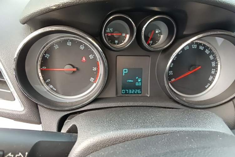 Used Buick Encore 2014 1.4T Automatic Two-Wheel Drive Urban Elite Model Instrument Cluster