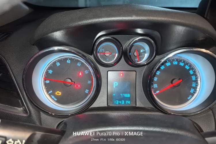 Used Buick Encore 2014 1.4T Automatic Two-Wheel Drive Urban Elite Model Instrument Cluster