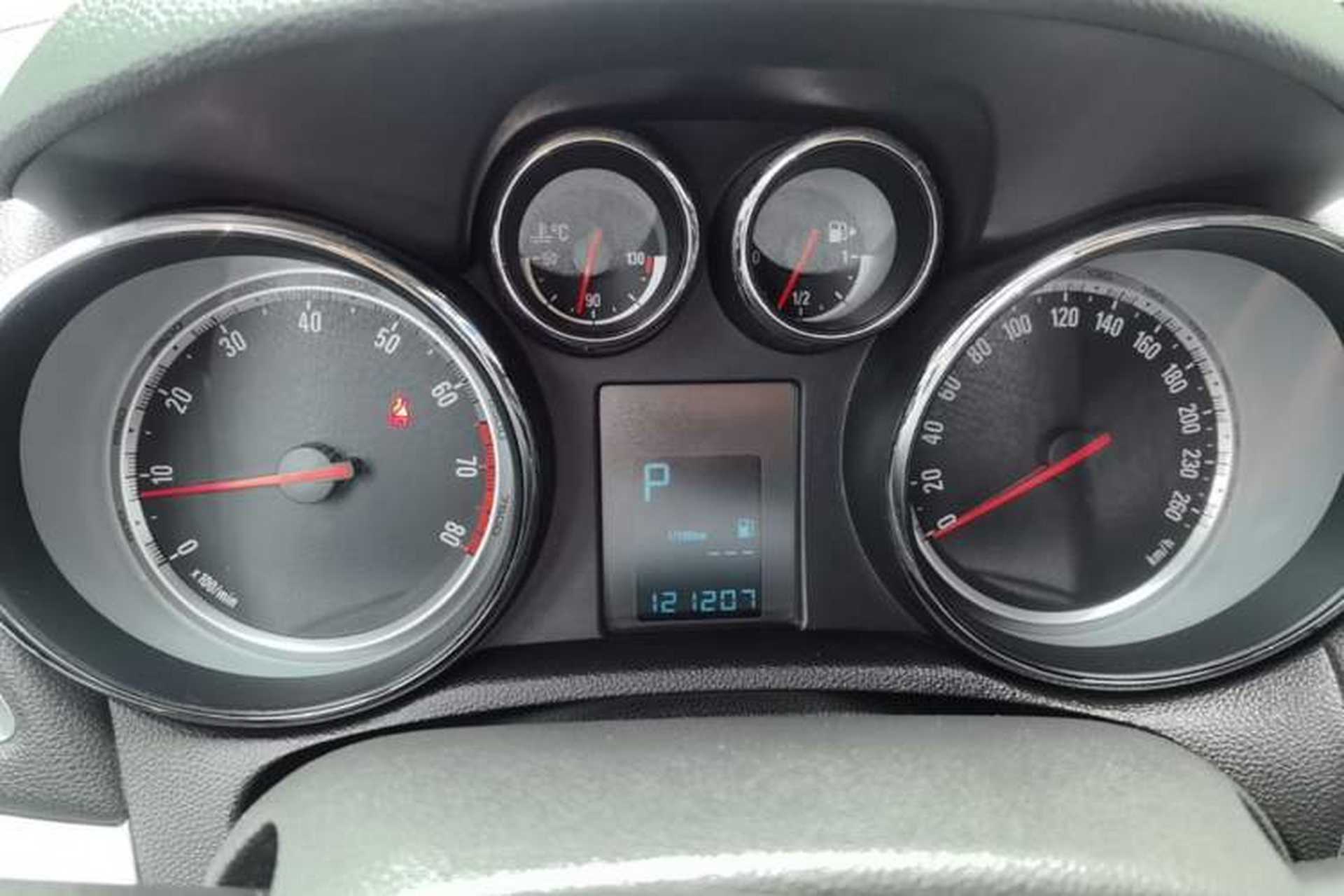 Used Buick Encore 2014 1.4T Automatic Two-Wheel Drive Urban Elite Model Instrument Cluster