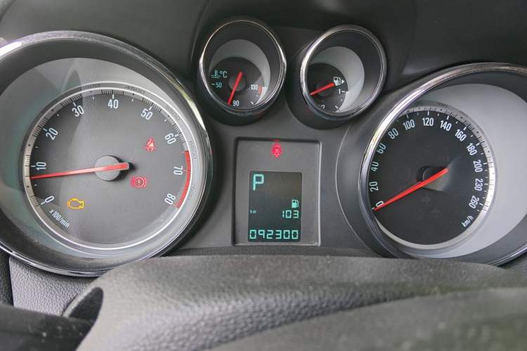 Used Buick Encore 2014 1.4T Automatic Two-Wheel Drive Urban Elite Model Instrument Cluster