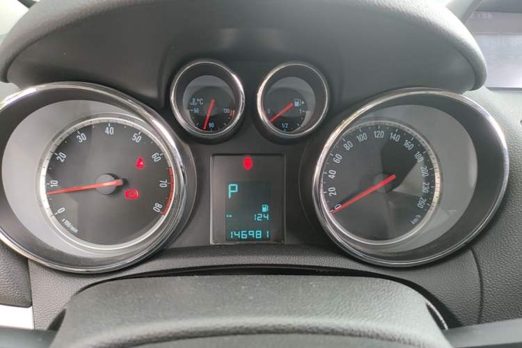 Used Buick Encore 2014 1.4T Automatic Two-Wheel Drive Urban Elite Model Instrument Cluster