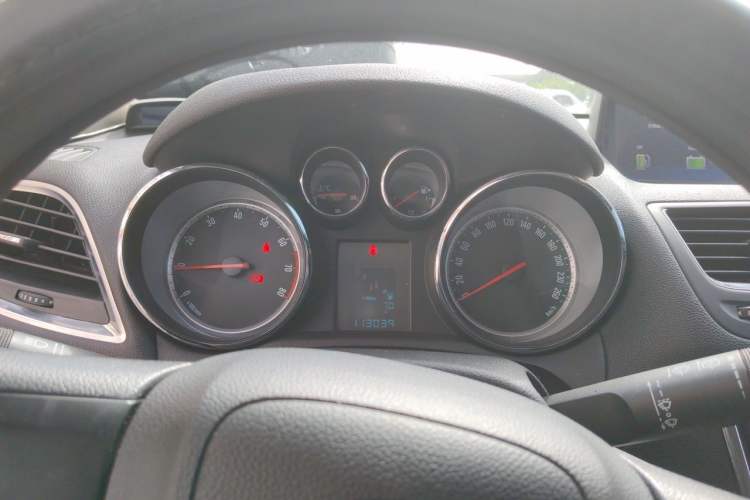 Used Buick Encore 2014 1.4T Manual Two-Wheel Drive Urban Advanced Model Instrument Cluster