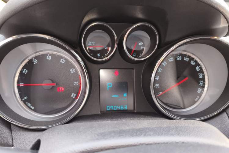 Used Buick Encore 2014 1.4T Automatic Two-Wheel Drive Urban Leading Model Instrument Cluster