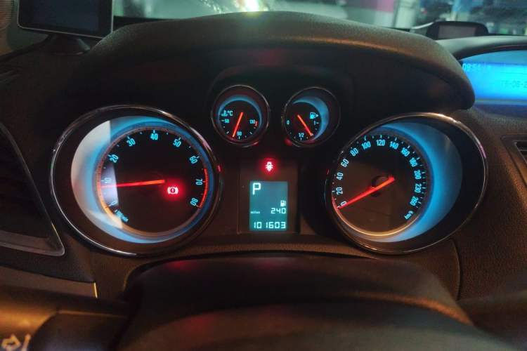 Used Buick Encore 2014 1.4T Automatic Two-Wheel Drive Urban Elite Model Instrument Cluster